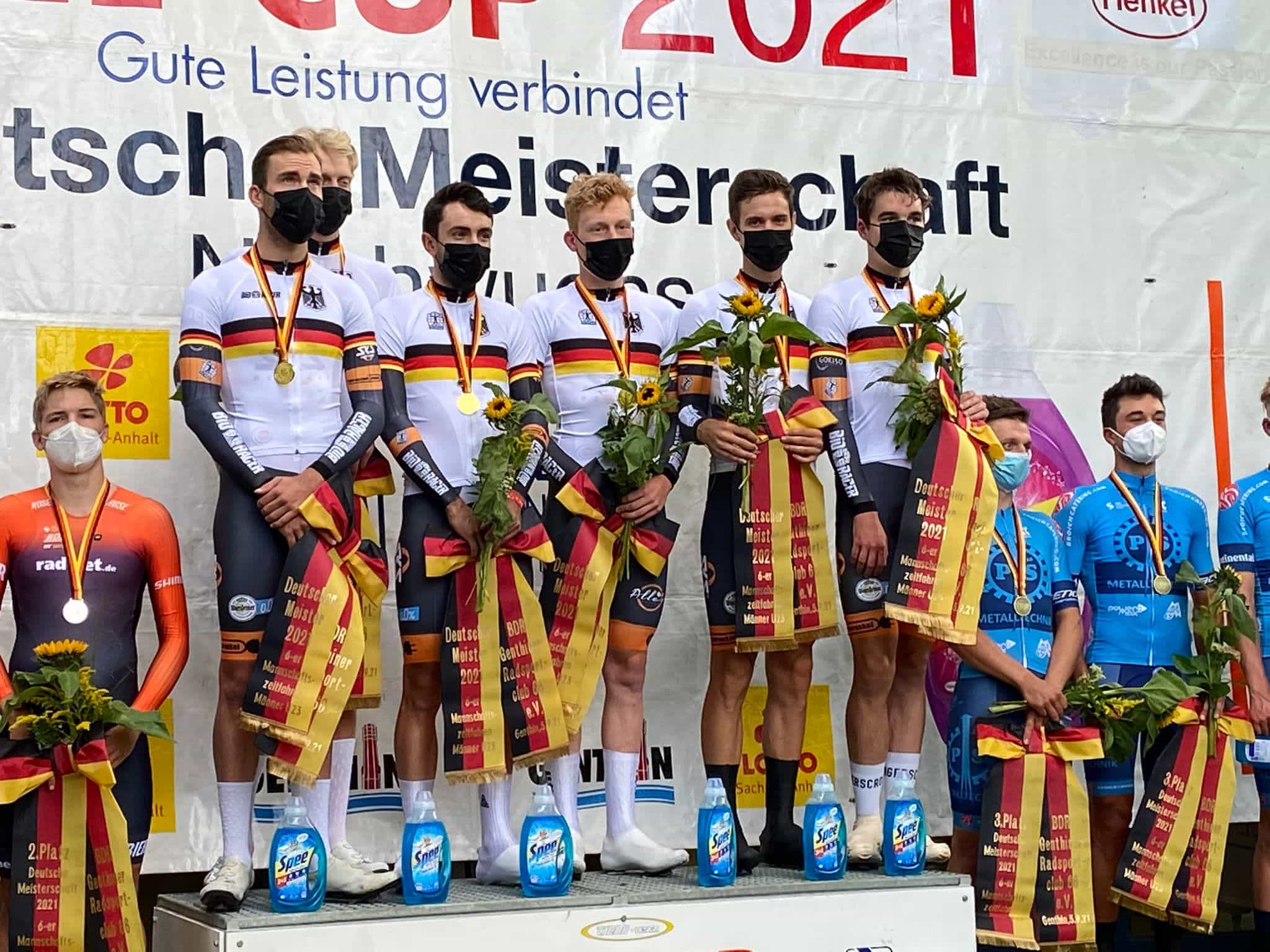 Team SKS Sauerland NRW im Deutschern Meistertrikot (Quelle: Heinz Körper)