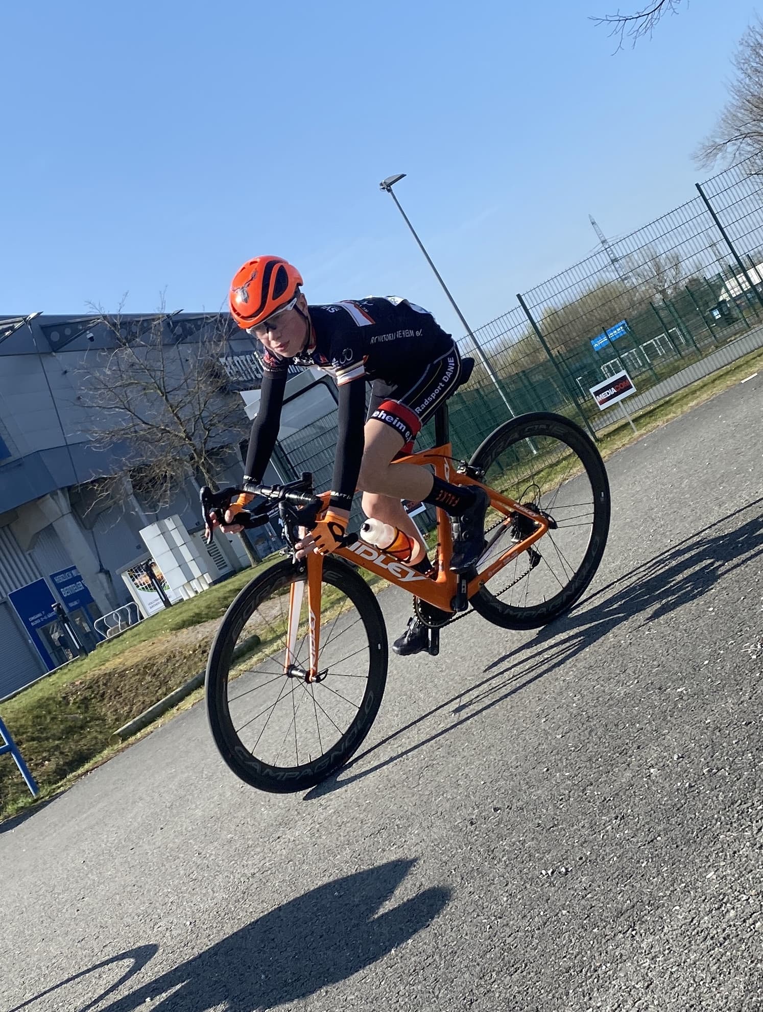 Lukas Scherf (hier beim Rennen in Paderborn) - (Quelle: Matthias Edelbroich)