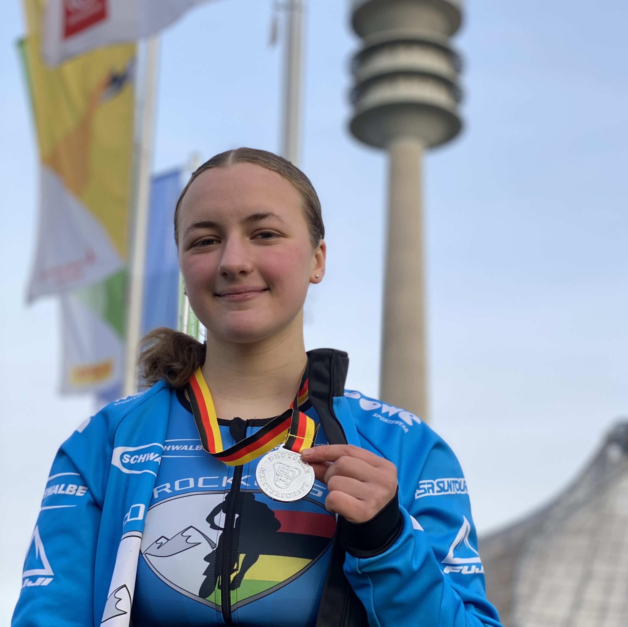 Judith Rottmann mit der Silbermedaille (Quelle: Jörg Scherf)