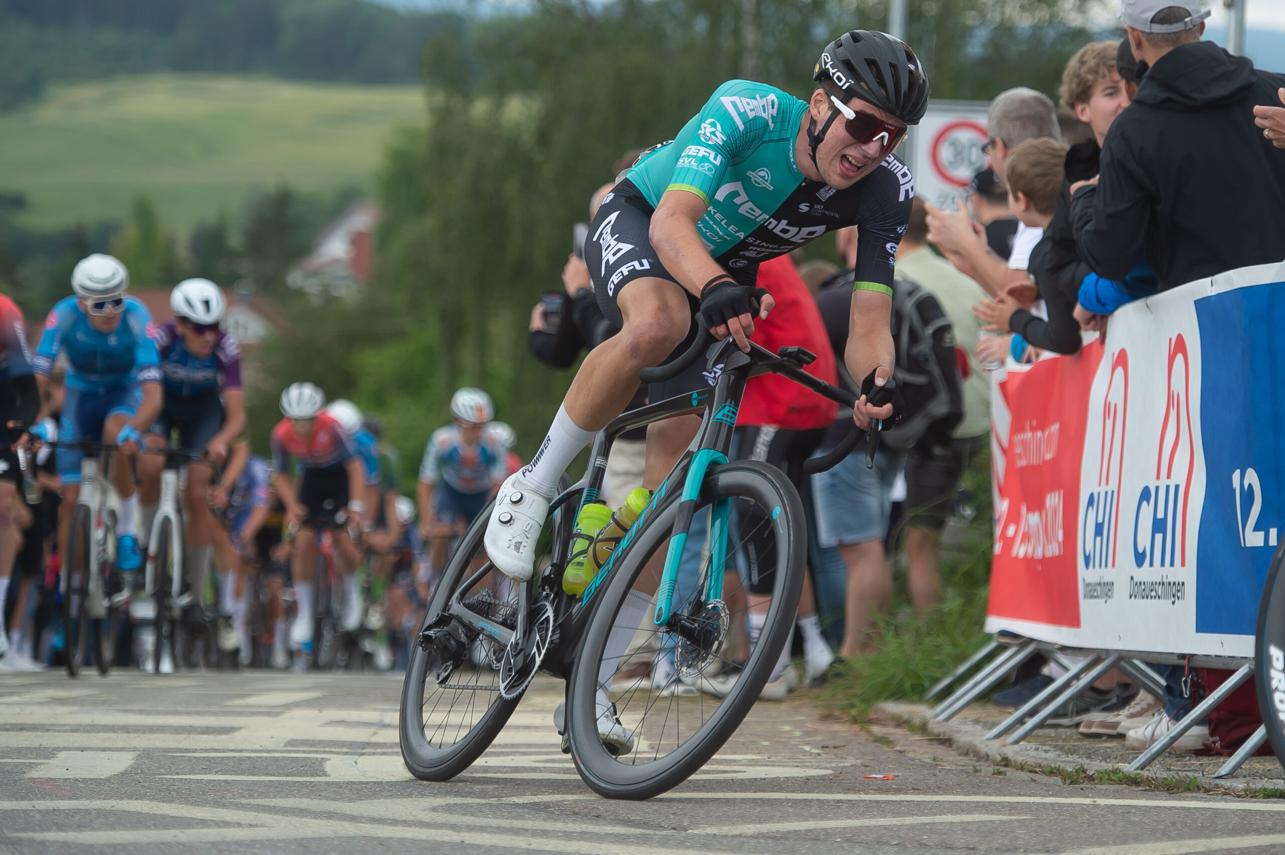 Julian Borresch (2.v.l.) (Fotograf Mario Stiehl)