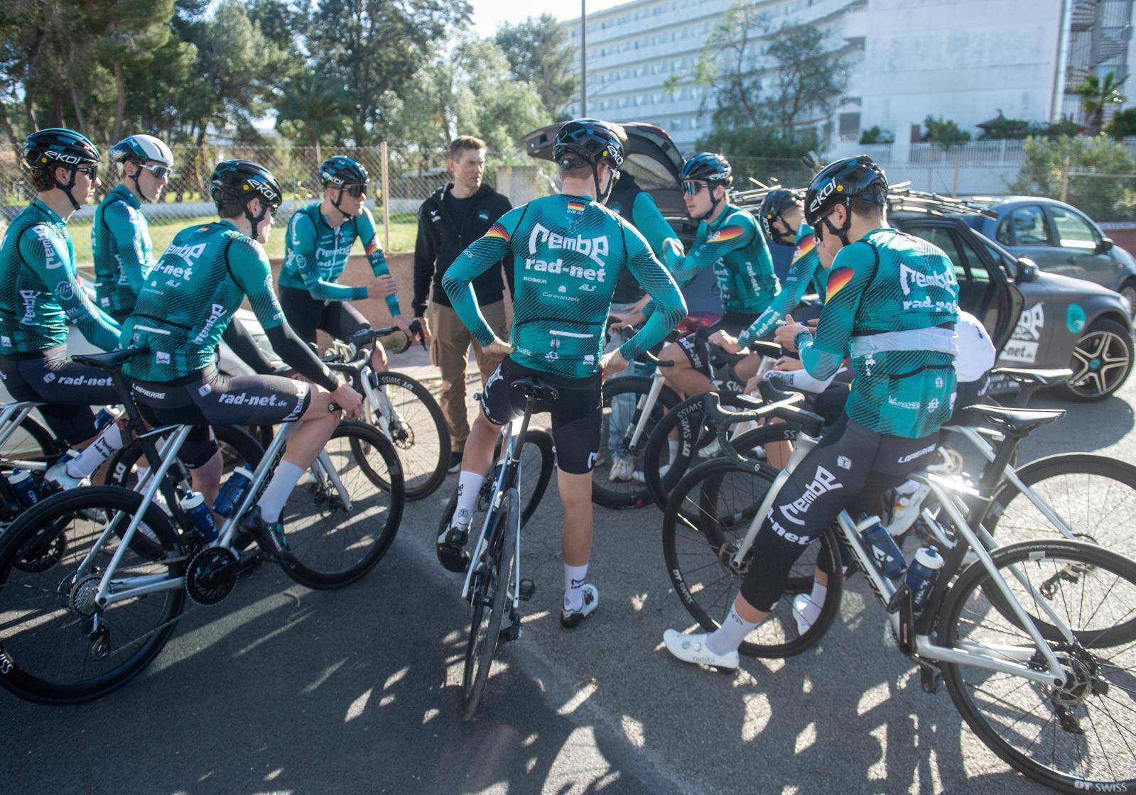 Das Team REMBE | rad-net trainiert derzeit auf Mallorca. (Foto: REMBE | rad-net)