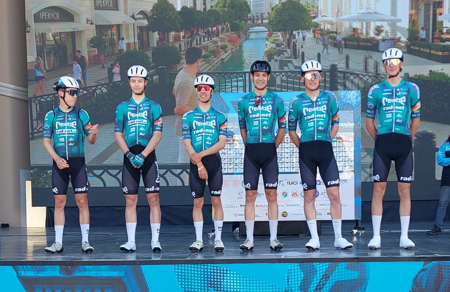 Das Team REMBE | rad-net bei der Tour of Antalya. (Foto: REMBE | rad-net)