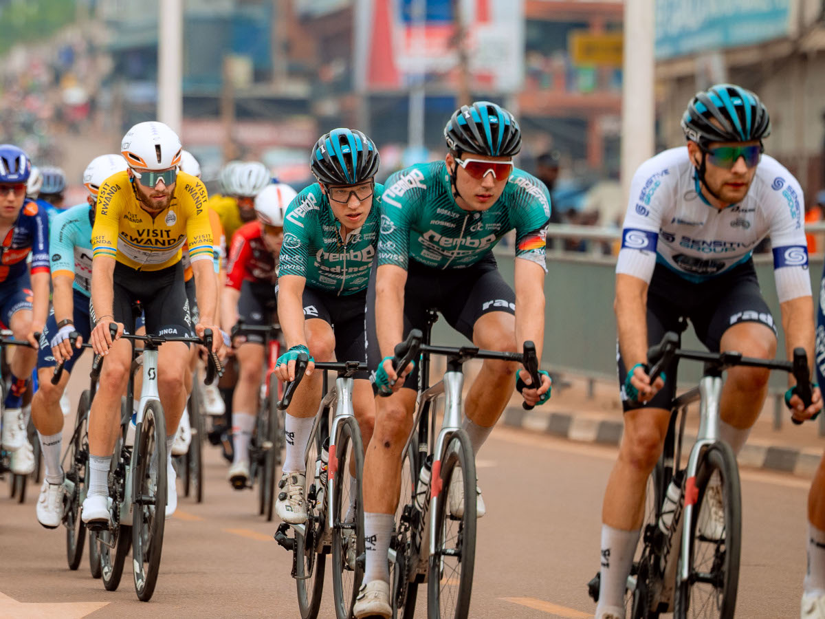 Johannes Adamietz (an 3. Position) wurde von seinen REMBE | rad-net-Teamkollegen bestens unterstützt. (Foto: Tour du Rwanda)