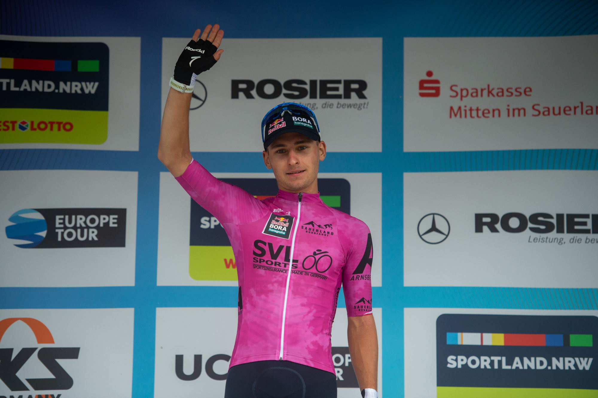 Max Bock gewann die zweite Etappe der Sauerlandrundfahrt (li.); Paul Fietzke ist neuer Gesamtführender. (Fotos: Mario Stiehl)