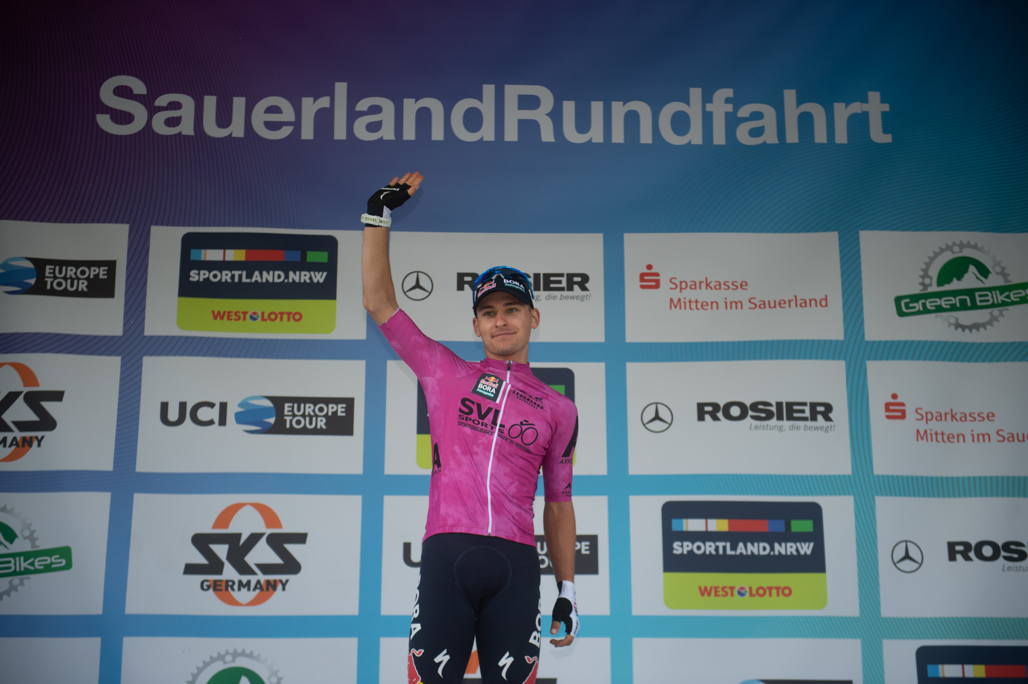 Miguel Heidemann und Johannes Adamietz feierten auf der dritten Etappe der Sauerlandrundfahrt einen Doppelsieg für REMBE | rad-net (li.); Paul Fietzke ist neuer Gesamtführender. (Fotos: Mario Stiehl)